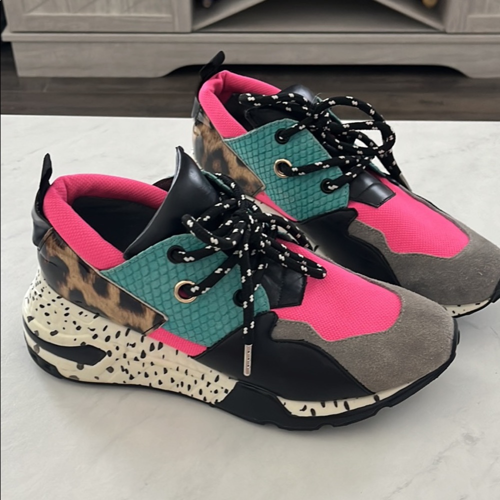 Steve Madden Sneakers Size 7